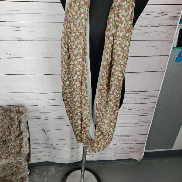 Steve Madden Tan Brown Floral‎ Reversible Gray Infinity Scarf - Picture 8 of 8